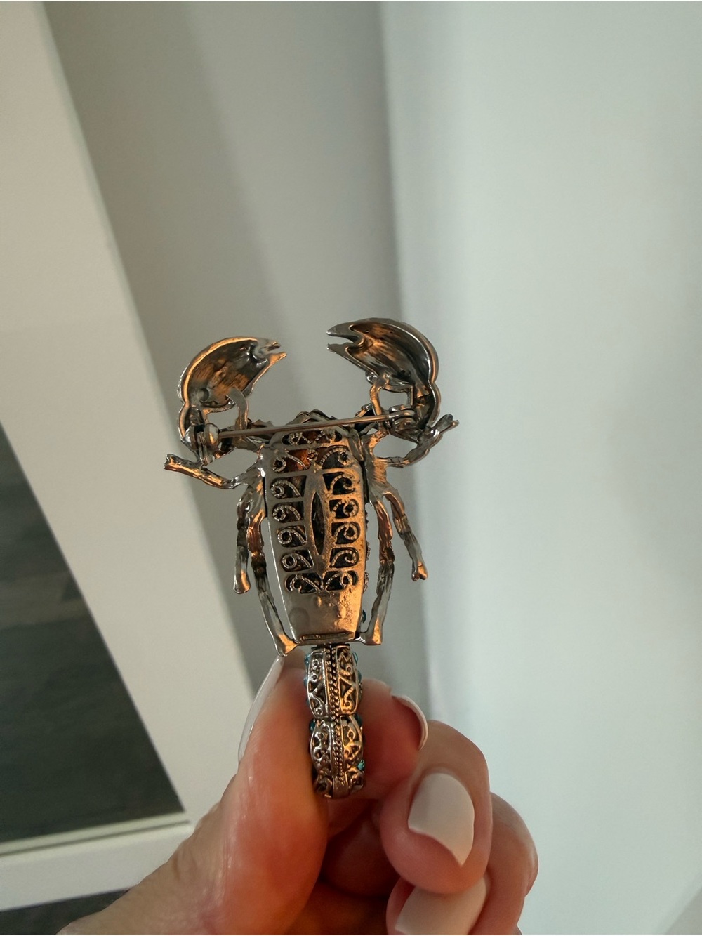 Source Unknown Scorpion Brooch with Teal and Amber Rhinestones - Picture 2 of 5